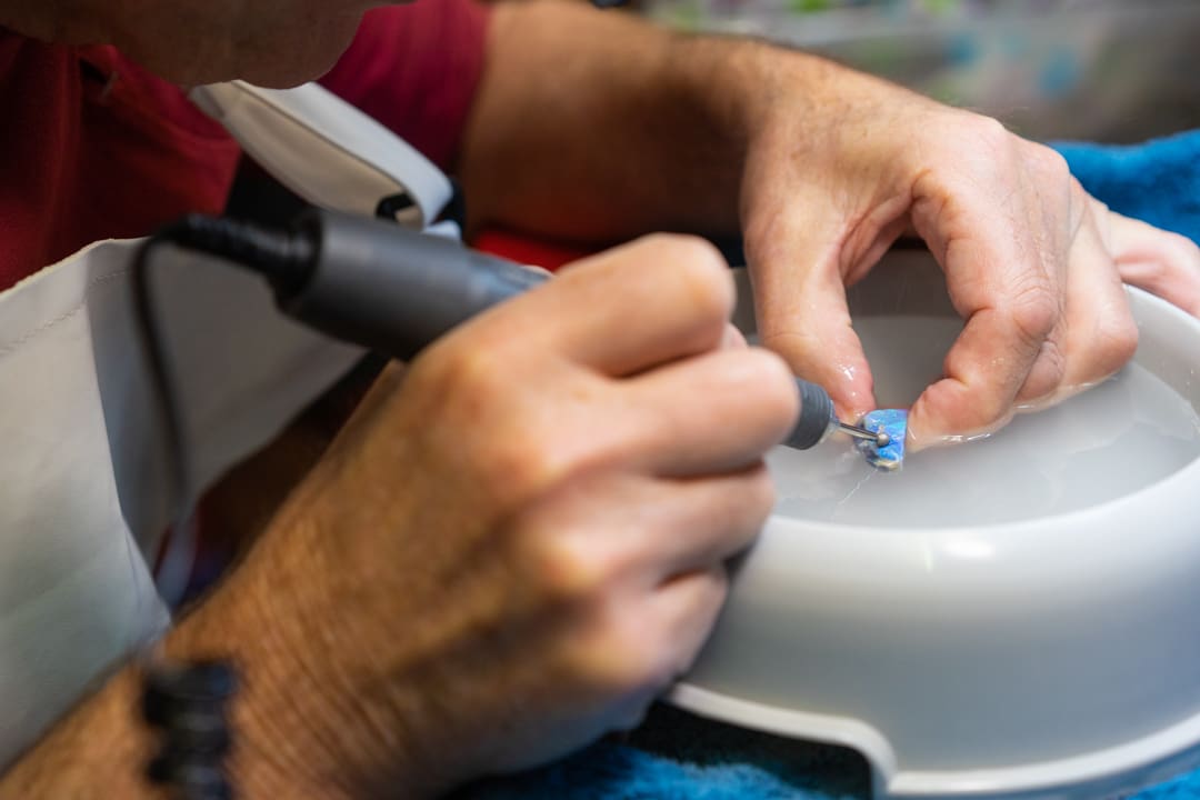 Detail of the polishing of an opal stone
